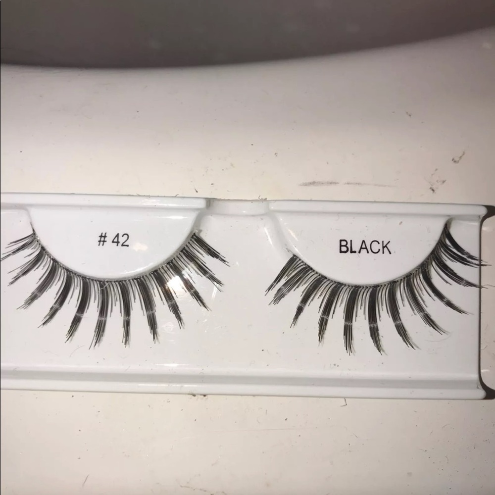 false eyelashes